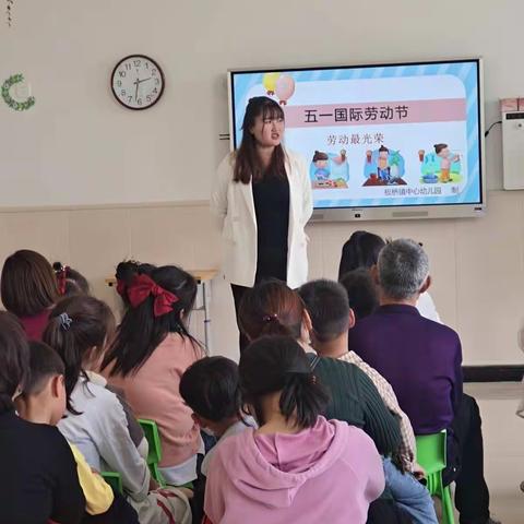 板桥镇中心幼儿园中二班《最美劳动者》