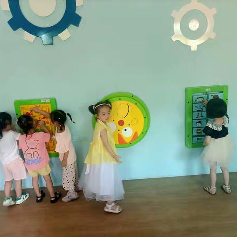 新蓓蕾幼儿园中6班第3周《精彩瞬间》