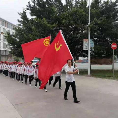 赓续红色文化    传承红色基因——来宾市实验学校开展清明祭扫烈士墓活动