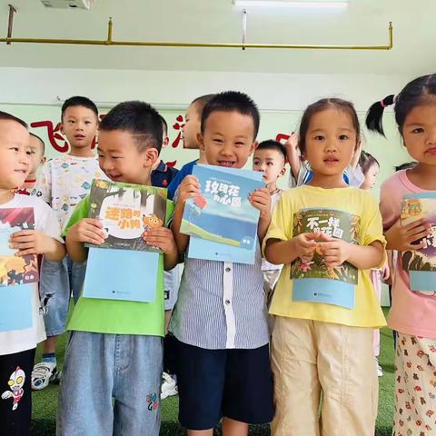 以爱相伴 快乐成长——实验幼儿园小一班学期回顾