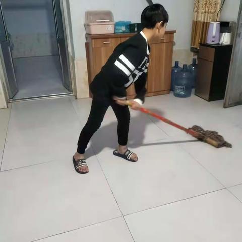 五营学校四年级二班寒假德育生活纪实