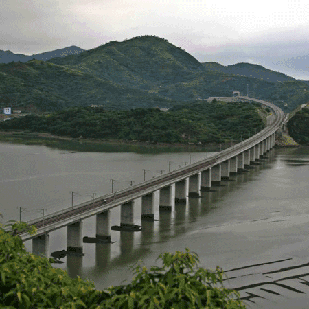 雪寒人心暖，携手保安全