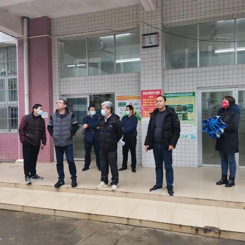 开学检查促发展 砥砺前行谱新篇——万秀区开学教育综合建设能力检查组到夏郢初中指导工作