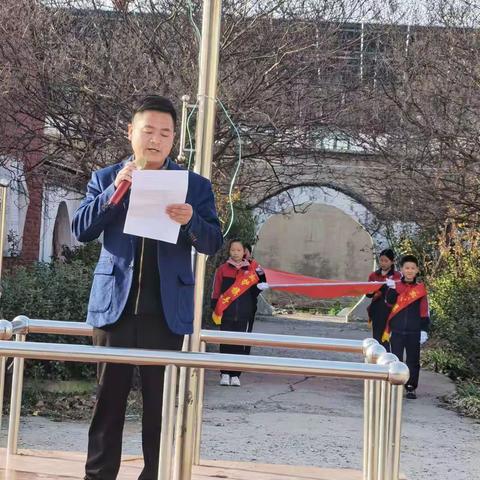 升国旗，新征程。-------黑田小学升旗仪式。