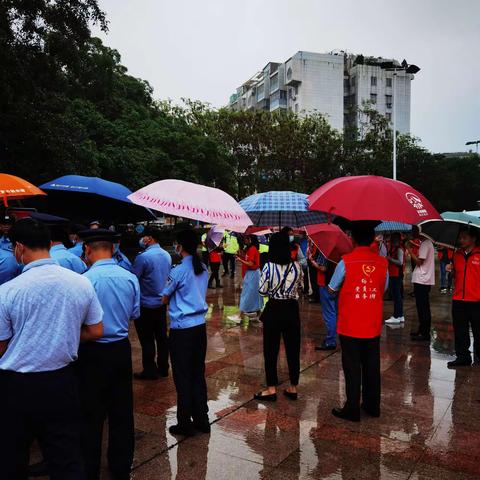 2021年4月28日  警民冒雨，齐心合力，积极宣传禁赌