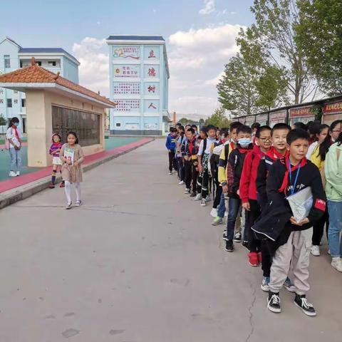 庄家湾小学5月15日路队风光