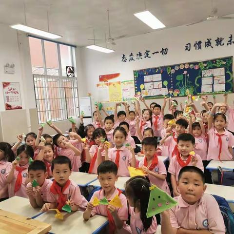 做个手工祝福你 －－大同星沙小学一年级庆“六一”活动