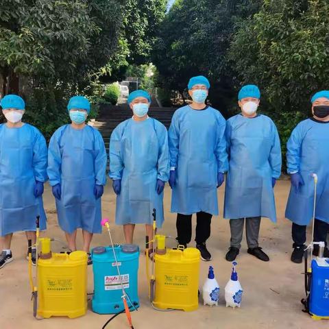 海南鲁迅中学初中部开展校园消杀，卫生打扫，为迎接开学做好准备