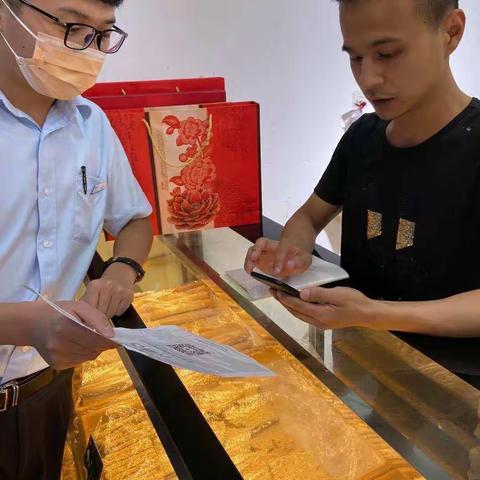 中国建设银行洪泽湖大街支行：开展反假小超人专题宣传活动