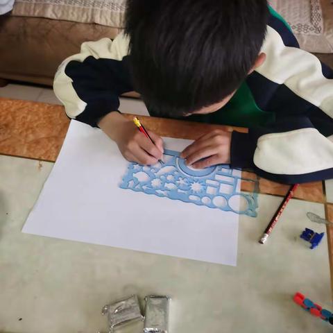 画一无限分形图案