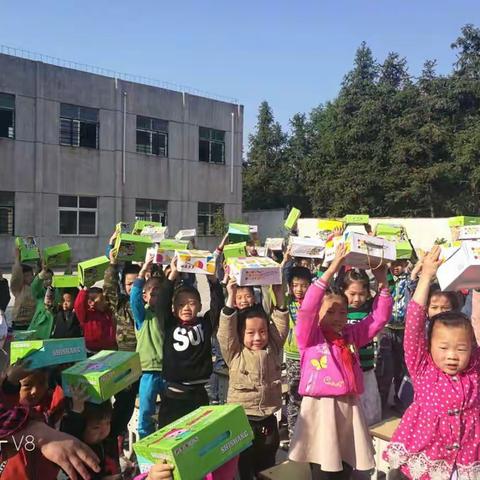 大爱无疆，爱心在行动——记桐乡市义工协会捐赠活动