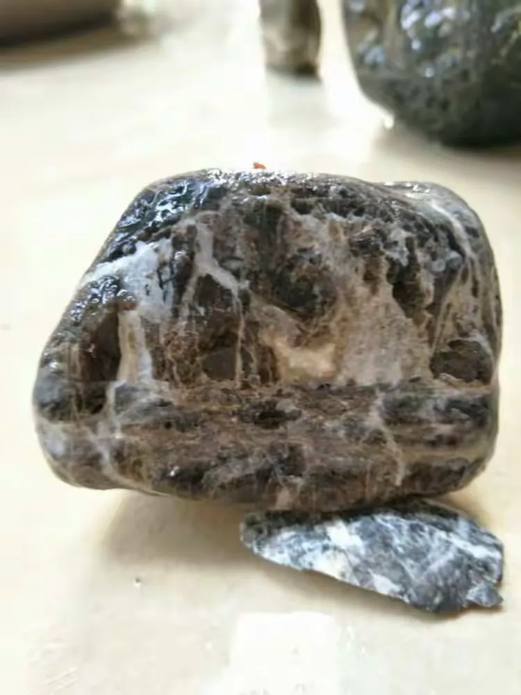 石晏荟萃