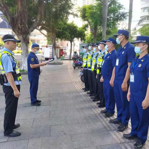 龙昆南专职消防救援站配合大队助理联合交警部门对电动自行车进行检查非法改装