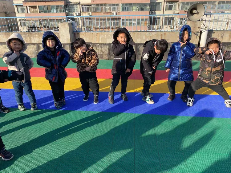 快乐的集体游戏——击鼓传球