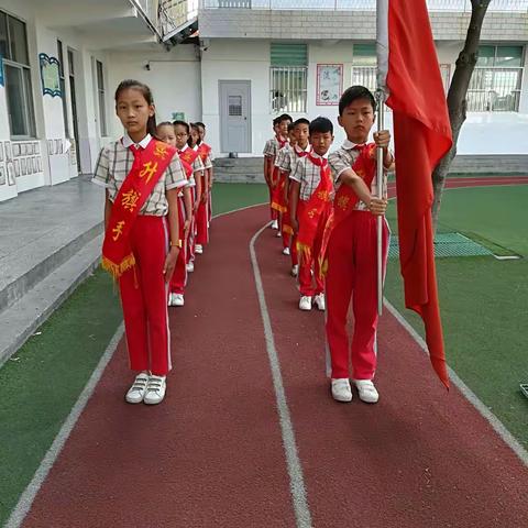 翟庄中心小学"温馨五月 感恩之心"升旗仪式