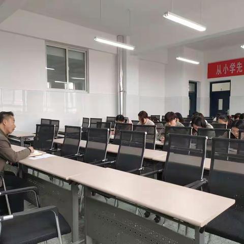 新课标、新发现、新领会——济宁市兴东小学语文组课程标准解读教研活动