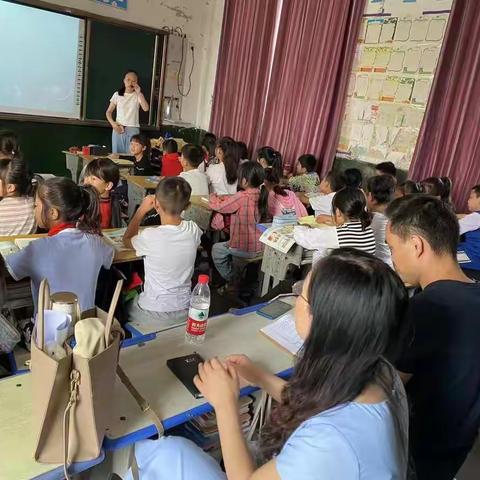 教研评课促成长—记县教研室来章化镇中心学校南校区开展调研活动