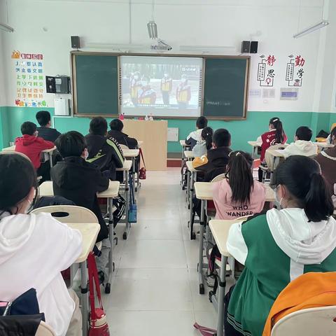 怀先烈志 共筑中华魂——漯河市实验小学西城校区组织观看《山河锦绣 思念永恒》清明特别节目