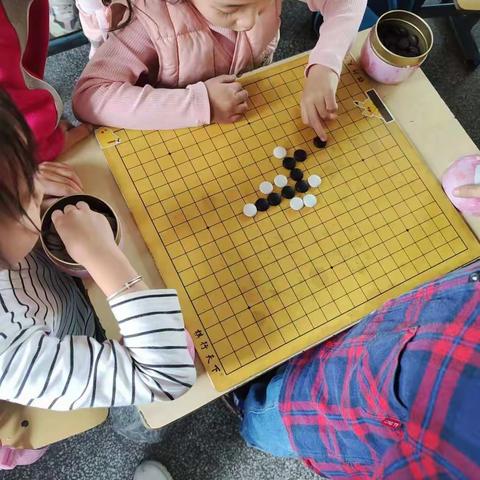 “棋”乐无穷——五子棋社团，宁远二小一(4)班