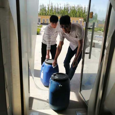 南庄中心校后刘市小学迎来两位尊敬的客人......