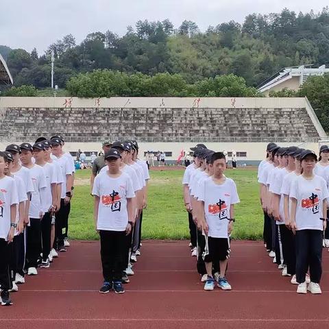 学军人风采，强自身素质——缙云县实验中学2023级七（1）班习惯养成教育训练第二天