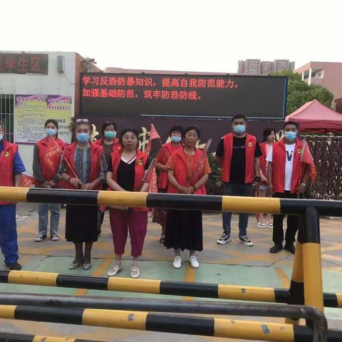 爱心护学岗  安全共成长——南阳市六十七小学校六二班家长护学岗记录