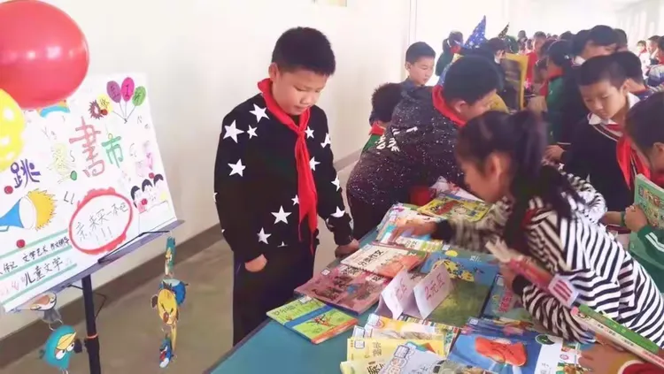 跳蚤书市 买书卖书乐趣多