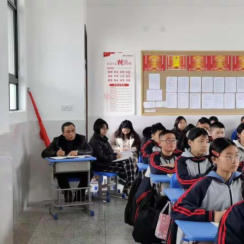 县数学教研员叶海荣到菊隆中学指导数学组教研活动———同课异构