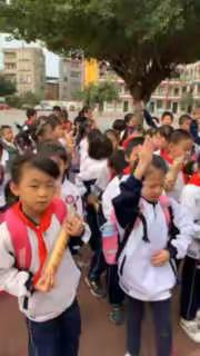 拉堡中心小学171班秋游记