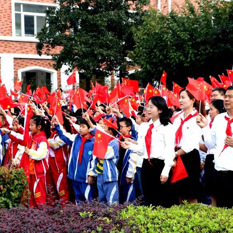 🇨🇳湖口县第二小学开展“向祖国敬礼   青春致敬祖国”暨新中国成立71周年主题队日活动