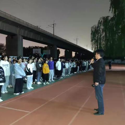 开展消防演练 创建平安校园——洛龙区第七实验学校消防疏散演练