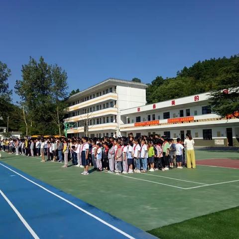 安吉良山蓝天学校小学部开学公告