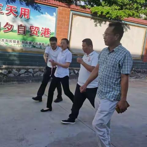 喜迎建党100周年 走访慰问暖人心--镇党委王玮书记走访慰问社区困难老党员