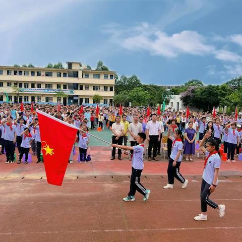 童心向党 争做新时代好队员
——武鸣区罗波镇罗波小学举行新队员入队仪式