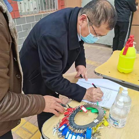 课堂磨炼展风采 观摩交流促成长——何二庄小学