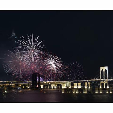 昨夜濠江，飞花两岸照船红。lS0100  F11左右 S13左右