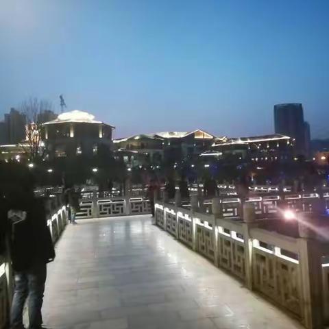          贵州安顺市虹山湖公园夜景