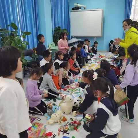 记白家庄小学望京科技园校区二（1）班第一次跳蚤市场