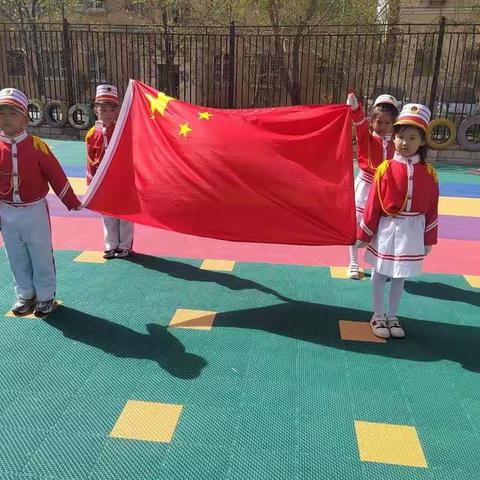 伶俐西域幼儿园升国旗仪式开始啦