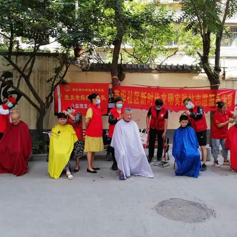 党员老妈妈服务队巧手志愿者化身“托尼老师”上门为居民免费理发