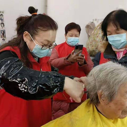 美丽“志愿红”❤帮老助老见真情