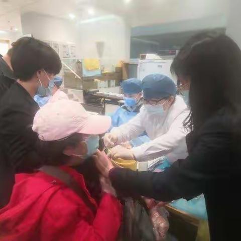 疫苗爱心接力，解决居民心头事