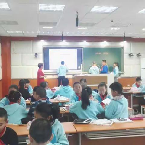 [建文明校·创文明城]青蓝相接 共筑辉煌——记经开三小师徒帮扶活动