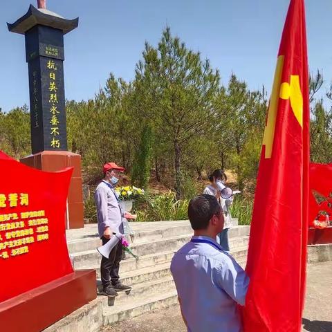 大路铺中学师生祭奠抗日先烈