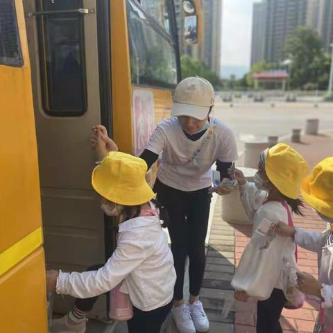 立秋中五班“沃尔玛”购物活动