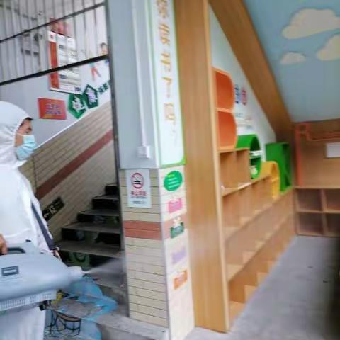 清扫“战疫”。全面消杀，还孩子们一个舒适的校园环境（清芬路小学）