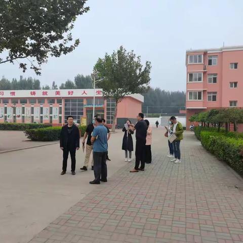 局领导和研训中心对长凝镇初级中学“一日驻校”调研纪实