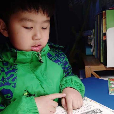 今天我和妈妈一起读《小猪唏哩呼噜》