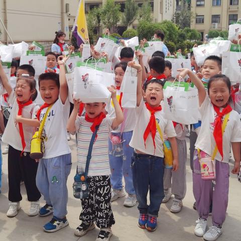 【新鼎小学】参观小学零距离 体验新一助成长
