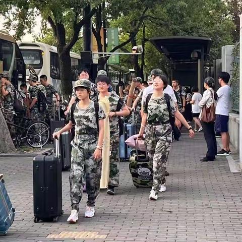 火热的阳光  炙热的青春——记杭州学军中学高一（5）班军训